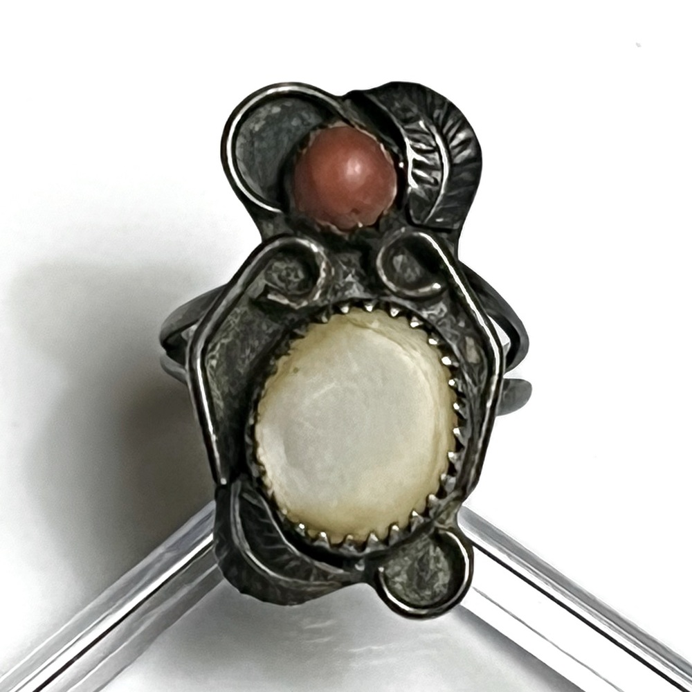 Navajo 1940s Old Pawn Vintage Coral, Mother of Pearl Sterling Silver Ring